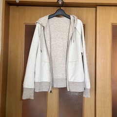 UNIQLO パーカーの画像