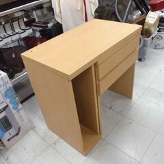 現状品 木製 デスク 机 幅124×奥行44×高73㎝ ナチュラルカラー コンセント・収納棚あり 苫小牧西店の画像