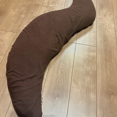 王様の抱き枕 ブラウンの画像