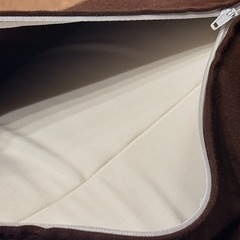 王様の抱き枕 ブラウンの画像