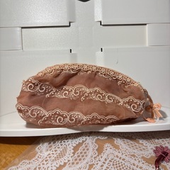 レース職人がつくったポーチ&ハンカチの画像