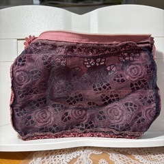 レース職人がつくったポーチ&ハンカチの画像