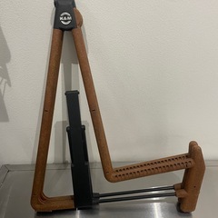 K&M 携帯可能折りたたみ式ギタースタンドの画像