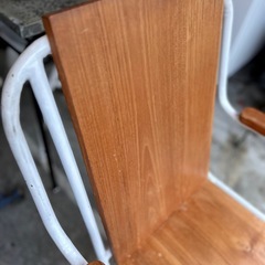 〔在庫2脚 各売価格〕スチール ウッド ダイニングチェア ホワイト ペイント 肘付き チェア アームチェア 木製座面 椅子 インダストリアル 家具 カフェ風 店舗什器の画像