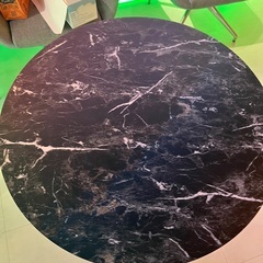 丸テーブルの画像