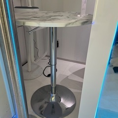 丸テーブルの画像