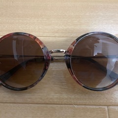 【ARCHE】 レディース サングラス ラウンドタイプ コンビネーション【UVカット】L5100 黒花柄/ブラウンハーフの画像