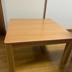 コタツ　天板が白と茶のリバーシブル　の画像