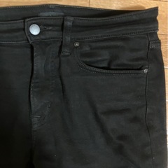 ユニクロ　黒パンツ　メンズの画像