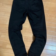 ユニクロ　黒パンツ　メンズの画像