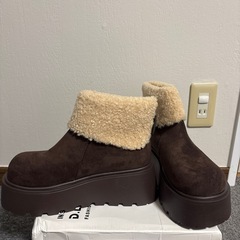 新品厚底ブーツの画像