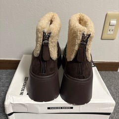 新品厚底ブーツの画像