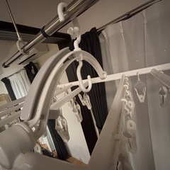 ※必ず自己紹介文を読んでからコメントして下さい。 40ピンチ簡単取り込みハンガー&マンション対応低竿用サイドフック付き8連ハンガーの画像