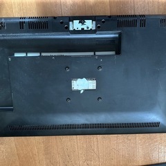 モニター27インチとケーブルの画像