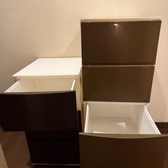 スムーズな開閉！　カラーボックスの画像