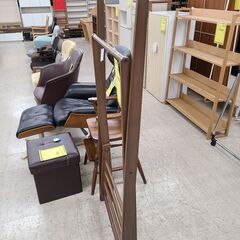 J1989　【リユースのサカイ柏店】　ハンガーラック　ブラウン　クリーニング済みの画像