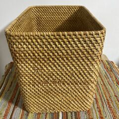 M703　無印良品 ラタンバスケット 収納ボックス フタ付 角型の画像