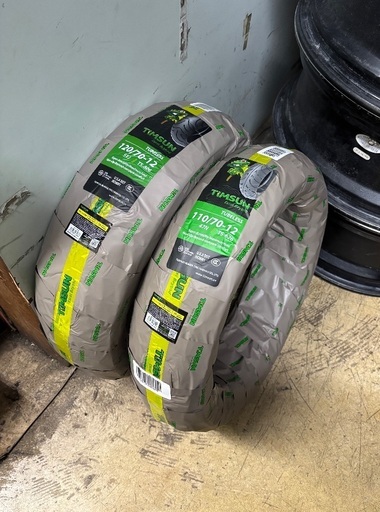 シグナスx等に新品タイヤ110/70-12 120/70-12 (taka) 小禄のヤマハの