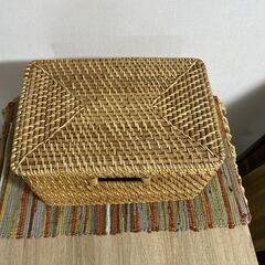 M705　無印良品 ラタンバスケット 収納ボックス フタ付 角型の画像