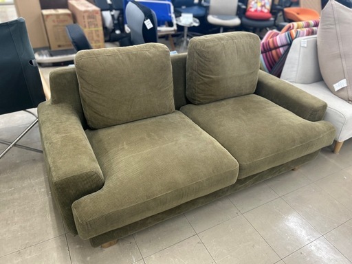 UNICO    GREIG   　3人掛けソファー　カーキ