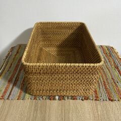 M713　無印良品 ラタンバスケット 収納ボックス フタ付 角型の画像