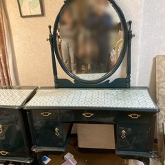 　レトロ　深緑色ドレッサー猫脚& 引き出し棚　　椅子付き　12／25の16時までに引き取り出来る方　大阪市西区南堀江3丁目付近の画像