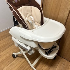 combi 電動ハイローチェアの画像