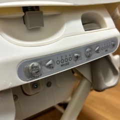 combi 電動ハイローチェアの画像