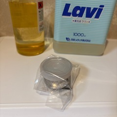 油絵用オイル・筆洗い液・パレット用オイル容器の画像