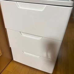 3段プラスチック収納ケースの画像