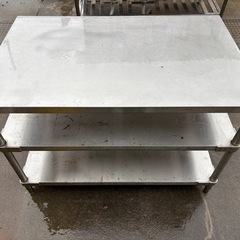 シンクとテーブルセット　
ステンレス製 2槽シンク 水切り・バックガード付 厨房 業務用 W1550×D800×H800mmバックガード150mm ・ステンレス作業台 棚 調理台 厨房 業務用 センターテーブルW1200×D750×H800mm セット の画像