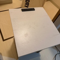 コンセント付きナイトテーブルの画像