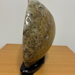 アゲート メノウ　半円形 5.5kg 置物 スタンド付きの画像