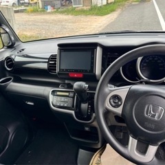 ホンダ Ｎ-ＢＯＸカスタム⭐️車検満タン2年付⭐️禁煙車　ナビ　ＥＴＣ　電動スライドドア開閉スイッチあり(運転席)　バックカメラ　オートエアコン　ＨＩＤヘッドライト　純正１４インチＡＷ　横滑り防止装置　プッシュスタート＆スマートキー （車検整備付）の画像