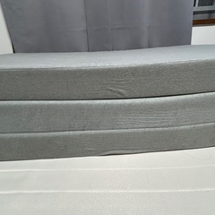 三つ折りマットレスの画像