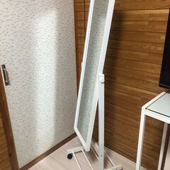 足付き鏡（台付きミラー）の画像