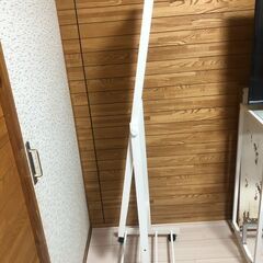 足付き鏡（台付きミラー）の画像