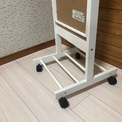 足付き鏡（台付きミラー）の画像