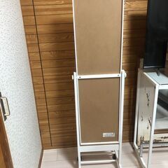 足付き鏡（台付きミラー）の画像