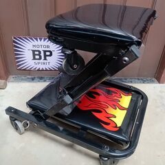 クリーパー 寝板 ローラーチェア クリーパーチェア ファイヤーパターン ガレージ DIYの画像