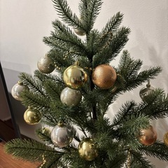 【最終値下げ】150㎝クリスマスツリーオーナメント付🎄の画像