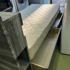 【リサイクルショップ ピカソ 小松原】🛏️✨収納付き‼️goodreamマットレス付き✨シングルベッド 木目調 収納ベッド＋マットレスセット🛏️✨★9396★の画像