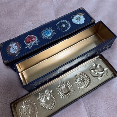 クッキー缶　青山デカーボの画像