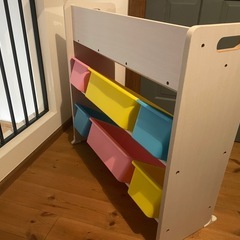 本棚付きおもちゃ箱の画像
