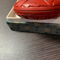 堆朱（中国彫り物朱肉入れ）の画像