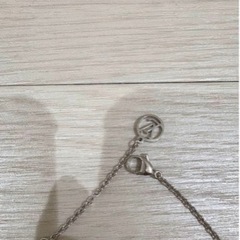 Louis Vuitton シルバー ロゴネックレスの画像