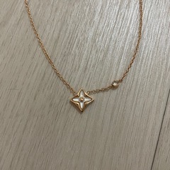 LOUIS VUITTON ルイヴィトン　レディースネックレス ホワイト本日限り大幅値引き！の画像