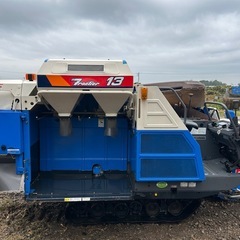 イセキ　2条刈り コンバイン 13馬力 こぎ深さ自動HST 無段変速 カッター ディーゼル　 HL147 稲刈 脱穀 宮崎 二条　動画ありの画像