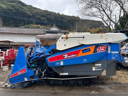 イセキ2条刈り コンバイン 13馬力 こぎ深さ自動HST 無段変速 カッター