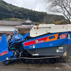 イセキ　2条刈り コンバイン 13馬力 こぎ深さ自動HST 無段変速 カッター ディーゼル　 HL147 稲刈 脱穀 宮崎 二条　動画ありの画像